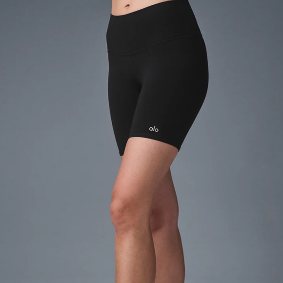 ALO Yoga Pants - Alo Yoga 7” High-Waist Biker Shorts – Black – Size M